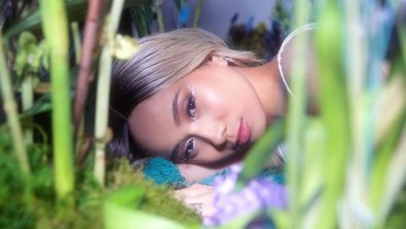 img-title NIKI Rekam Pejalanan Hidup Lewat 'Moonchild'