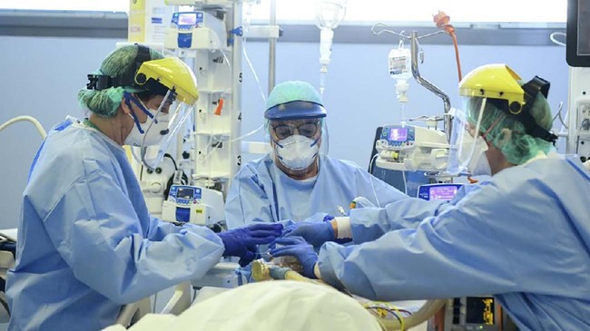 Italia pada hari Minggu mencatatkan kematian terendah akibat virus corona dalam tiga pekan. Angka itu menunjukkan wabah Covid-19 di sana telah lewati puncak.