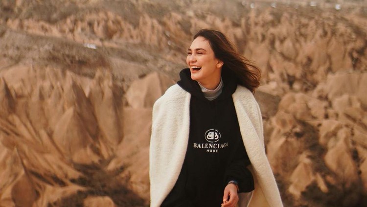Luna Maya pernah 'ditawar' Rp600 juta dan dituding 'jualan'. Begini tanggapan sahabat Luna Maya, Ola yang sudah mengenalnya lebih dari 20 tahun.