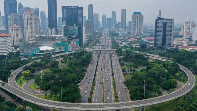 Perbedaan pandangan antara Menko Airlangga dan Menkeu Sri Mulyani soal resesi bergantung pada asumsi seberapa cepat Indonesia mampu mengendalikan kasus corona.