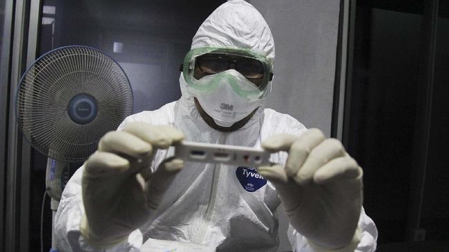 Kemenristek: Alat Tes Corona Mobile PCR Rampung Akhir April Alat tes virus corona mobile polymerase chain reaction (PCR) kit portabel itu diklaim bisa mengeluarkan hasil dalam waktu 15 menit.
