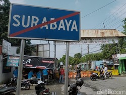 Cegah Corona, Warga Rungkut Menanggal Tutup Perbatasan Surabaya-Sidoarjo