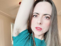 Wanita yang Kini Suka Pamer Bulu Ketiak, Dulu Dibilang Kumisan Oleh Pacar