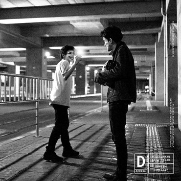 Lirik Lagu Luar Jaringan - Feast