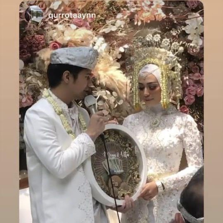 Pernikahan Mega dan Najauta dilaksanakan di Bandung, Jawa Barat. Sayangnya, karena wabah corona, pernikahan Mega dilangsungkan secara tertutup, Bun. (Foto: Instagram @megaiskanti)