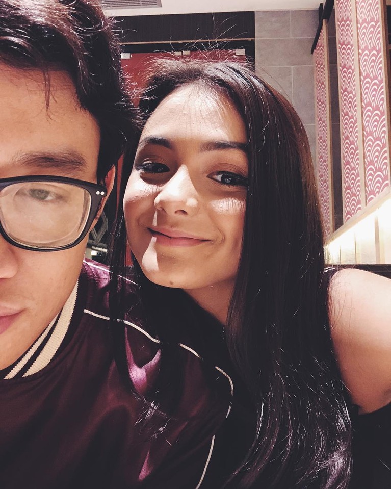 6 Momen Mesra Amanda Rawles dengan Pacar yang Jarang Terekspos Amanda Rawles sempat diisukan dekat dengan Jefri Nichol. Namun, ternyata ia diam-diam telah memiliki kekasih bernama Adriel Susanteo.