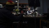 Virus corona membuat beberapa bar dan pub harus tutup. Hal ini membuat mereka harus memikirkan inovasi lain untuk barnya. (Ina FASSBENDER/AFP)
