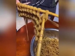 Gabut Banget, Aksi Netizen Menyulam Pakai Mie Goreng
