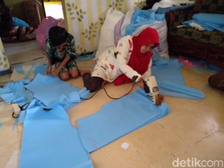 Iseng Buatkan APD untuk Teman, Pria Ini Mendadak Kebanjiran Order