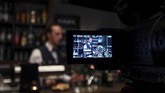 “Saya pikir cerita online ini sangat bagus saat ini. Karena itu merupakan alternatif untuk pribadi. Anda masih satu sama lain tetapi Anda terpisah satu sama lain. ” (Ina FASSBENDER/AFP)