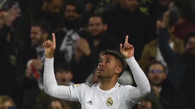 Penyerang Real Madrid Mariano Diaz dinyatakan positif terinfeksi virus corona usai mengabaikan protokol kesehatan Covid-19.