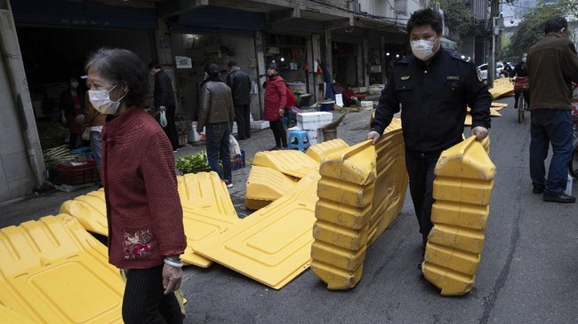 FOTO: Beradaptasi dengan Tembok Kuning di Wuhan