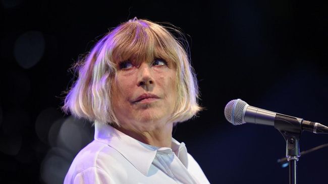 Marianne Faithfull, penyanyi dan aktris mantan kekasih Mick Jagger, positif mengidap Covid-19 dan kini dirawat di salah satu rumah sakit di London, Inggris.