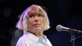 Corona, Mantan Kekasih Mick Jagger Dirawat di Rumah Sakit