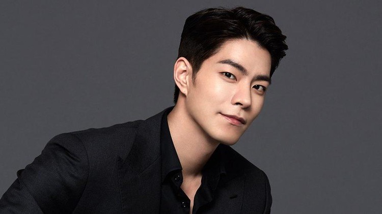 Salah satu daya tarik drama Korea adalah dibintangi sejumlah aktor tampan dengan akting yang menawan. Berikut 5 drama Korea romantis Hong Jong Hyun.