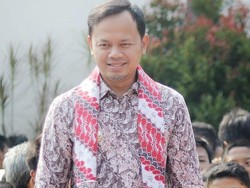 Pria Marahi Petugas PSBB, Bima Arya Sampaikan Alasan Jaga Jarak di Mobil