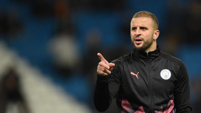 (FILES) In this file photo taken on November 26, 2019 Manchester City's English defender Kyle Walker gestures during the UEFA Champions League football Group C match between Manchester City and Shakhtar Donetsk at the Etihad Stadium in Manchester, north west England. - Kyle Walker is facing disciplinary action from Manchester City despite apologising after breaching coronavirus lockdown conditions even though he advised people to stay at home. (Photo by Oli SCARFF / AFP)