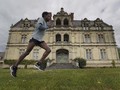 FOTO: Atlet Maraton Prancis Latihan di Istana Seorang Diri