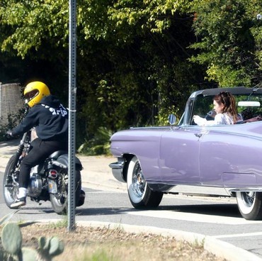 Gaya Jaga Jarak Kendall Jenner dan Harry Styles Tuai Hujatan, Kenapa?