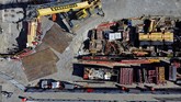 Salah satu pembangunan di Boston terpaksa berhenti dan terbengkalai setelah walikota Marty walsh mengumumkan semua proyek di kota tersebut harus disetop. (AP Photo/David Goldman)