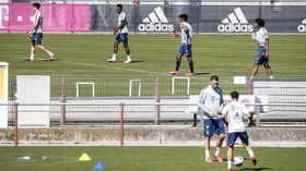 FOTO: Bayern Munchen Berlatih di Tengah Pandemi Virus Corona