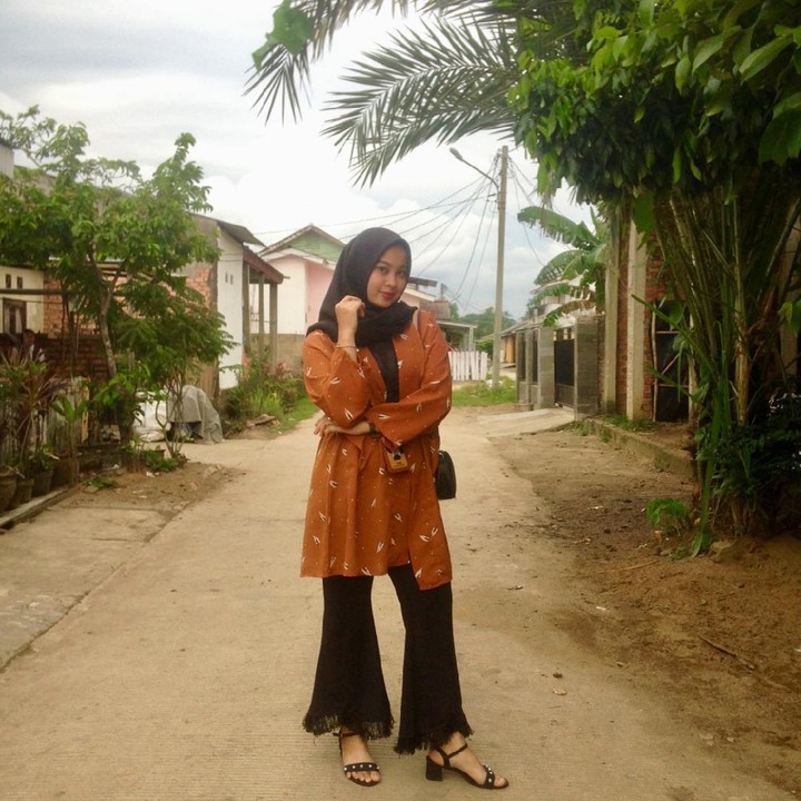 <p>Tak jarang ia mengunggah foto outfit of the day alias OOTD. (Foto: Instagram @salsabillih06)</p>