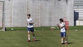FOTO: Bayern Munchen Berlatih di Tengah Pandemi Virus Corona Bayern Munchen kembali berlatih meski Bundesliga Jerman disetop sementara untuk menekan penyebaran pandemi virus corona.