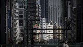 Pemerintah Jepang berencana mengumumkan status darurat terkait penyebaran virus corona hari ini, Selasa (7/4) setelah mendengar masukan dari panel penasihat. ( Philip FONG / AFP)