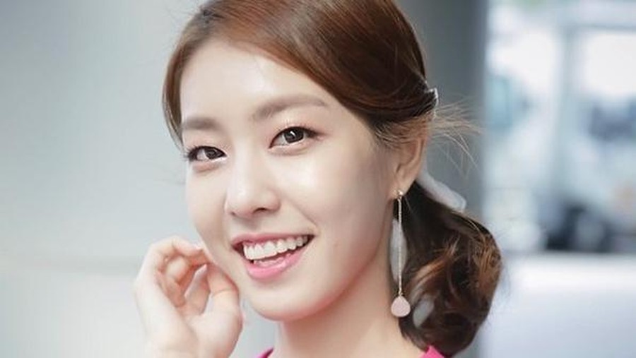 Beberapa fakta dari Cho Eun Jung, mantan presenter cantik yang sekarang menjadi istri dari So Ji Sub.