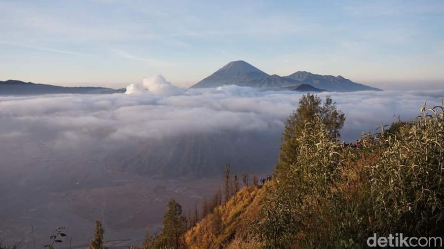 Gempa magnitudo (M) 5,2 terjadi di Kabupaten Blitar, Jawa Timur. Getaran gempa dirasakan warga di Lereng Gunung Bromo.