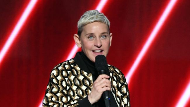 Pemandu acara Ellen DeGeneres kembali syuting program televisi pada Senin (6/4) agar stafnya dapat kembali bekerja dan berpenghasilan di tengah wabah corona.