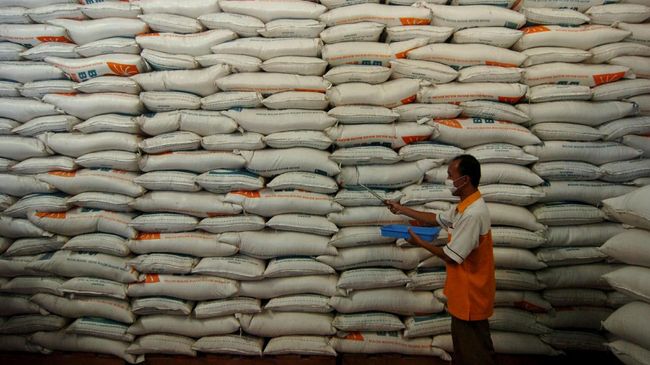 Jelang PSBB, DKI Sebut Beras Cukup untuk 5 Bulan Pemprov DKI menjamin ketersediaan beras untuk lima bulan ke depan, sementara gula pasir dan daging sapi aman hingga bulan puasa dan lebaran.