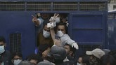 Pakistan mencatat 3.277 kasus dengan 50 kematian akibat virus corona. Seorang dokter, perawat, dan pekerja medis dilaporkan meninggal usai melakukan kontak dengan pasien positif corona. (Banaras KHAN/AFP)