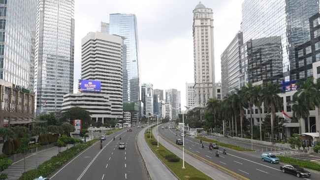 Pemerintah tak melarang kendaraan pribadi masuk maupun keluar Jakarta selama penerapan PSBB. Namun, masyarakat diminta membatasi jumlah penumpang.