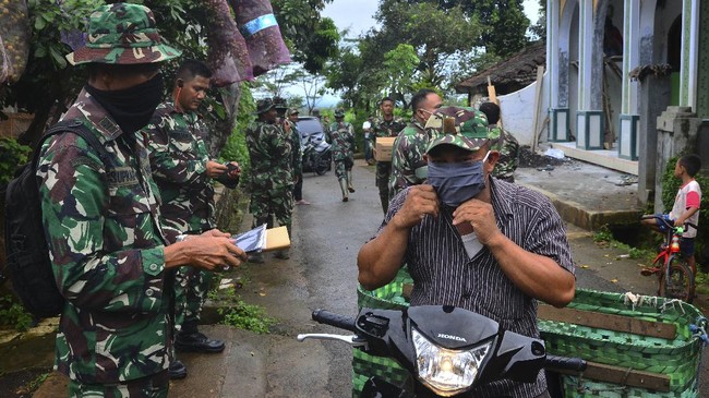 Foto Wajib Pakai Masker Demi Cegah Penyebaran Corona