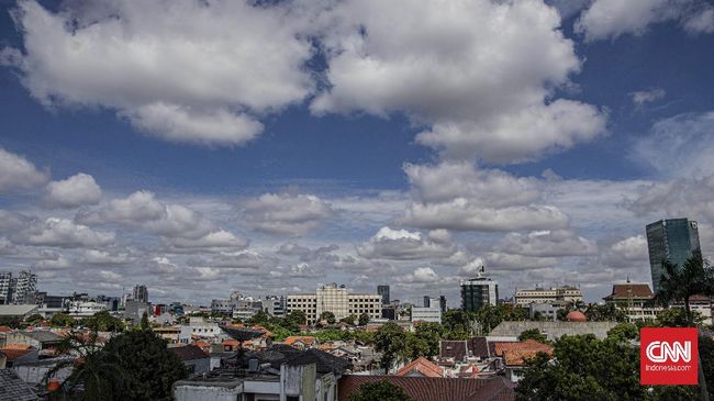 BMKG Jelaskan Faktor Langit Biru Jakarta Imbas PSBB Corona