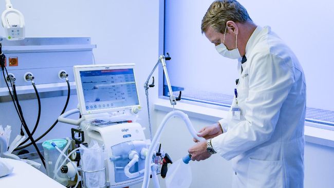 Kondisi happy hypoxia menjadi salah satu gejala 'tersembunyi' Covid-19. Kondisi ini umumnya terjadi pada pasien dengan gejala ringan.