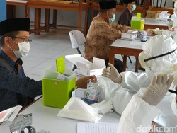 Ratusan Kiai-Ulama di Ciamis Mulai Jalani Rapid Test Corona