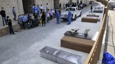FOTO: Jasad Korban Corona di Ekuador Terlantar di Jalan Sejumlah jenazah yang meninggal karena pandemi virus corona terbungkus plastik tergelatak tak terurus di jalanan Guayaquil, Ekuador.