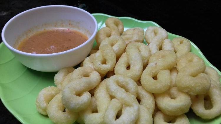 Bunda ingin membuat geblek, camilan dari singkong khas Kulon Progo? Simak beberapa tips berikut untuk tahu cara tepat menggoreng geblek.