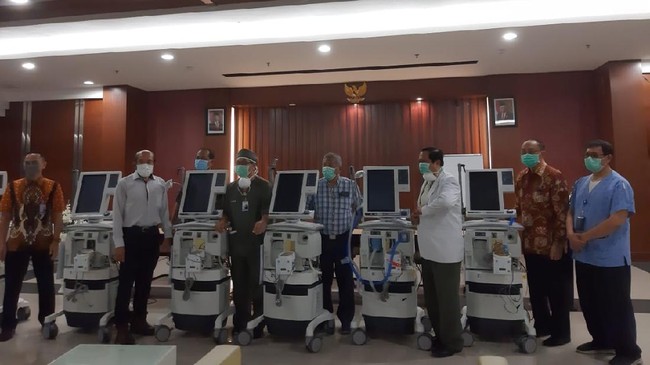 Perwakilan relawan dan Direktur RS Unair menyatakan dalam dua pekan ke depan renovasi dan penambahan fasilitas untuk penanganan Covid-19 sudah bisa beroperasi.