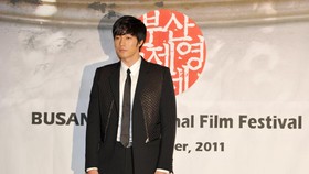 Resmi Menikah, So Ji-sub Tulis Surat buat Fan