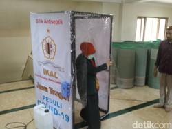 Tangkal Corona, Masjid Agung Jateng Pasang Bilik Semprot Antiseptik