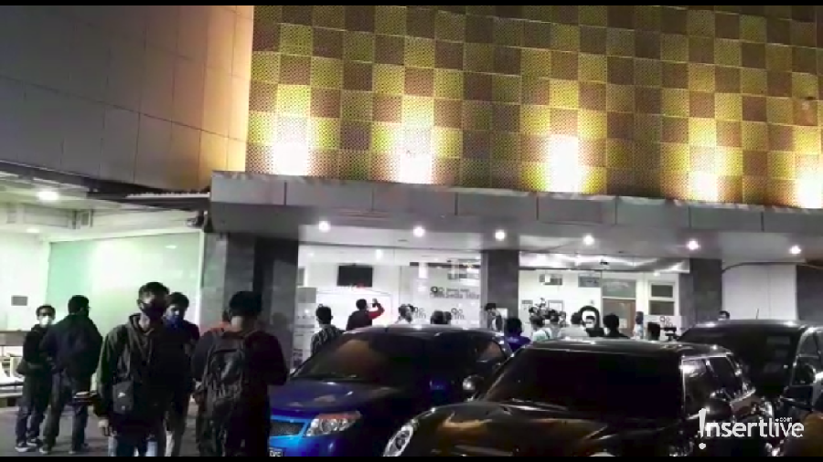 Suasana rumah sakit tempat Glenn meninggal dunia telah dikerumuni awak media.