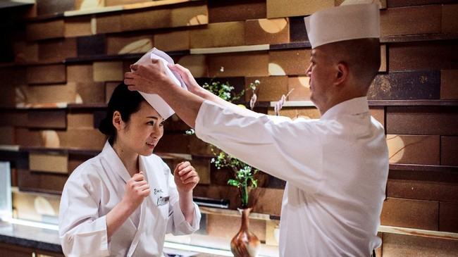 FOTO: Perjuangan Menjadi Koki Sushi Wanita di Jepang