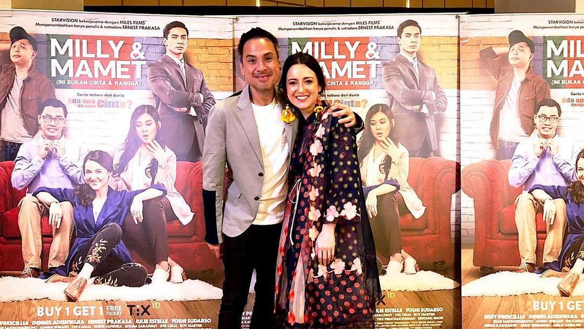 Ini dia enam foto mesra Julie Estelle dengan sang kekasih yang pebalap dan jarang terekspos ke publik&period;