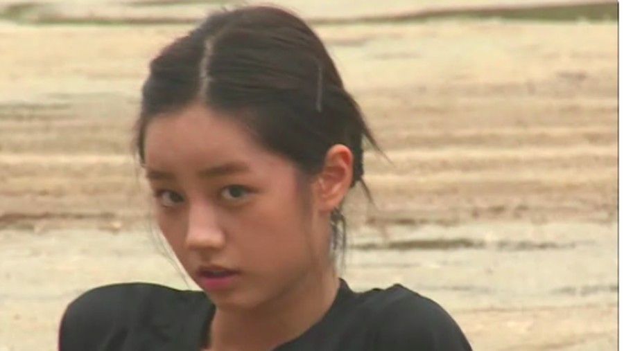 Lima artis cantik Korea Selatan ini berani tampil percaya diri dengan wajah tanpa riasan alias polos.