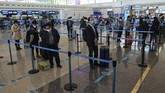 FOTO: Geliat Kota Wuhan Usai Lockdown Dicabut Bandara dan stasiun di kota Wuhan kembali riuh oleh ribuan penumpang, sementara para tukang cukur pun menawarkan kembali jasa ketika lockdown resmi dicabut.