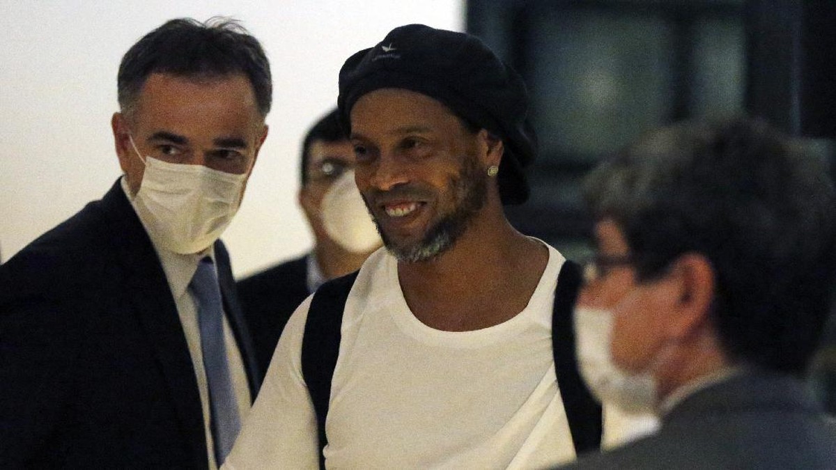 FOTO: Ronaldinho Bebas dari Hukuman Penjara