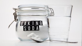 Menghilangkan Pestisida dari Buah dengan Soda Kue, Apakah Efektif?